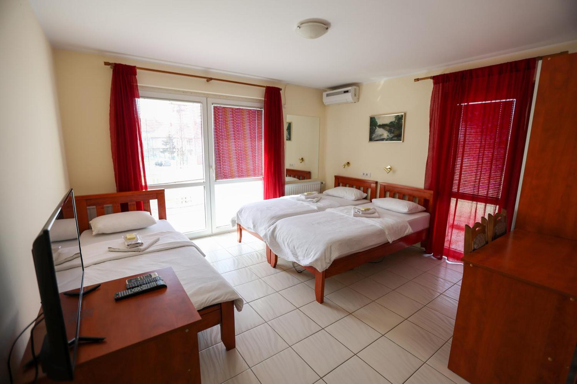 Marex Centar Otel Jabuka Dış mekan fotoğraf